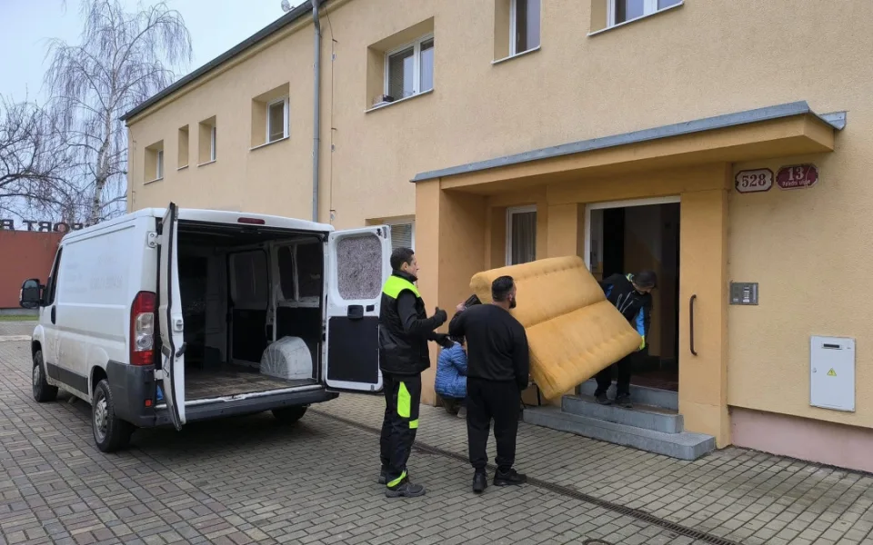 Nábytková banka rozdělila mezi potřebné přes 14 tun materiální pomoci