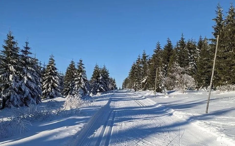 Na Šumavě klesly teploty pod minus 16 stupňů, meteorologové varují před náledím
