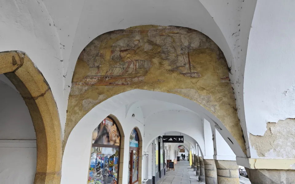 Odborníci prozkoumají vzácnou gotickou fresku s výjevem z řeznického cechu
