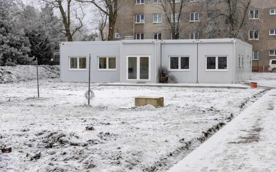 Mladí zahradníci mohou využívat nové kontejnerové učebny. Plzeňský kraj za ně zaplatil deset milionů