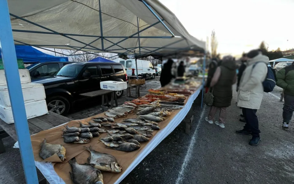 Na burze se prodávají i ryby