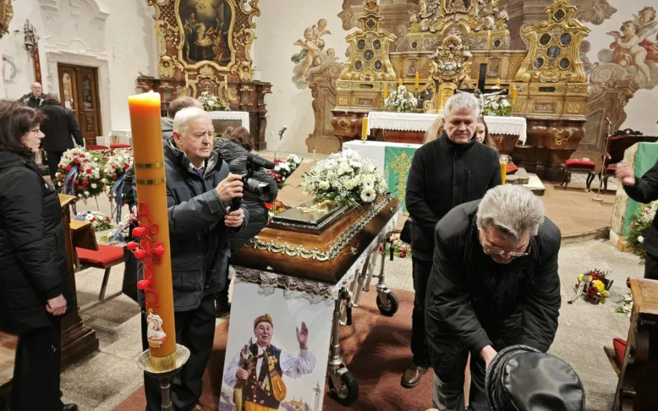 Chodsko se rozloučilo s králem dudáků, smuteční obřad se konal v domažlickém kostele