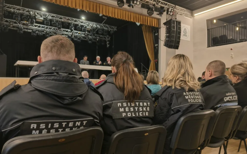 Naše mentalita je jiná, říká ukrajinský asistent prevence kriminality. Krajanům pomáhá pochopit naše pravidla