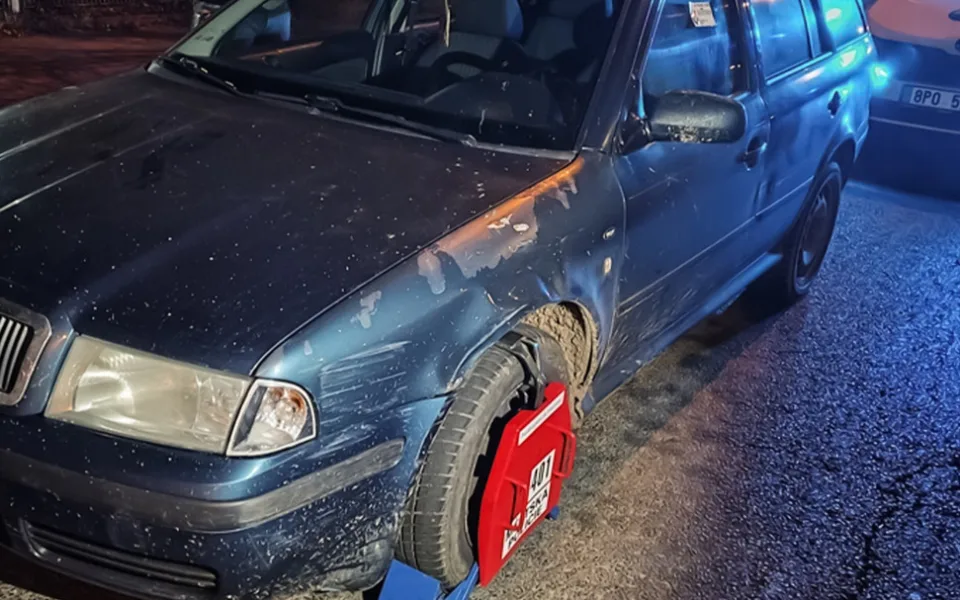 V měřeném úseku ujížděl řidič strážníkům rychlostí 140 km/h. Z několika lží ho nakonec usvědčilo policejní foto