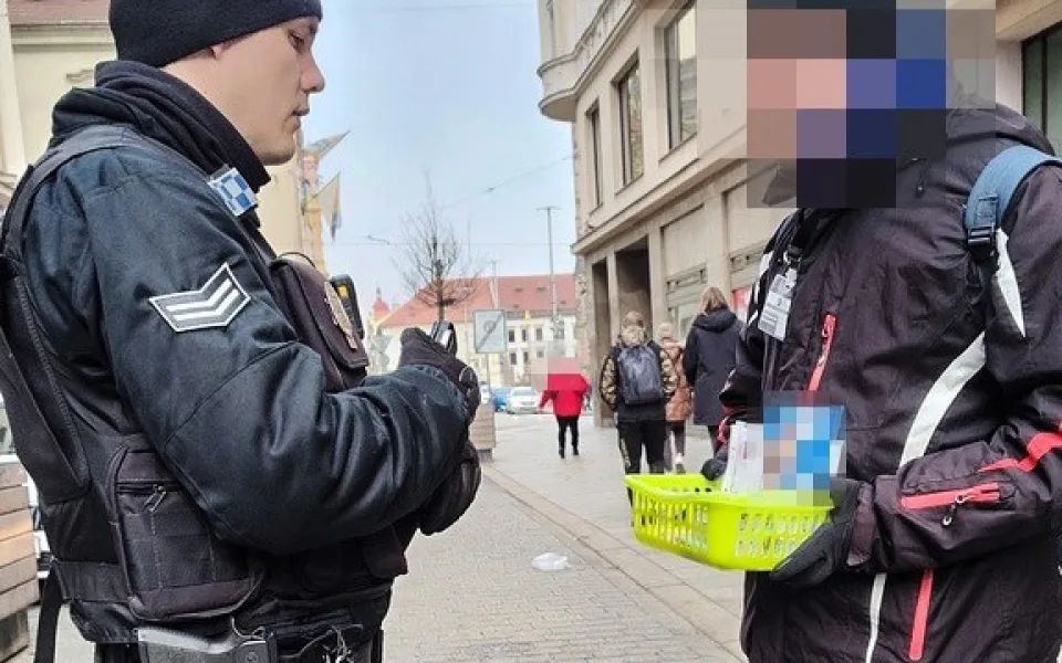 Podvodník měl dokumenty plné nesmyslů, peníze na falešnou sbírku z lidí lákal i přes platební terminál