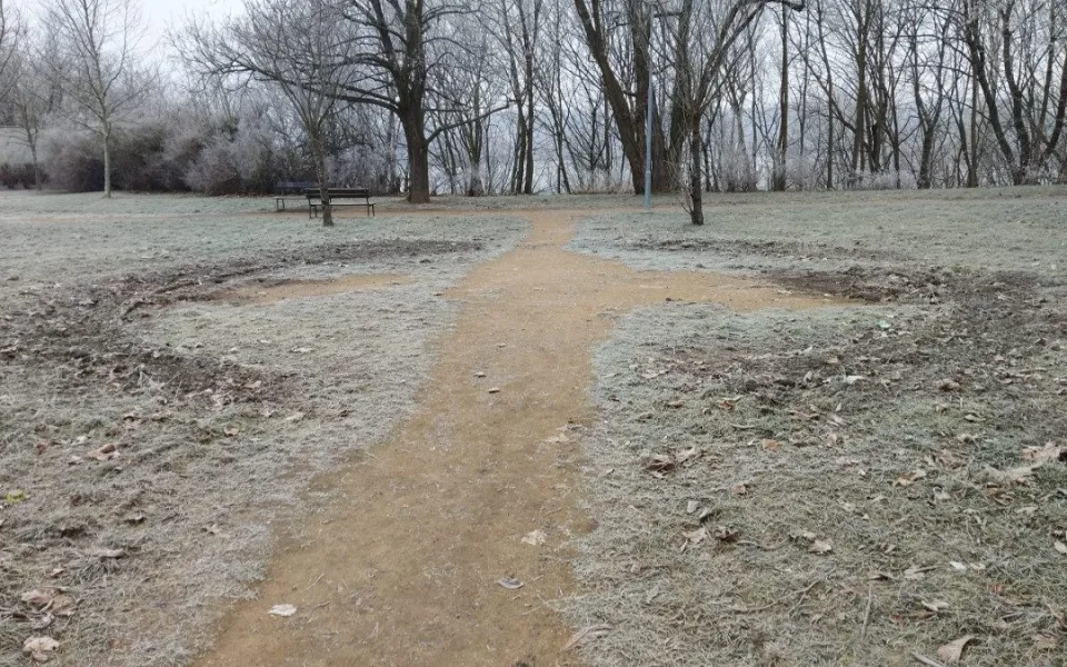 Rozšíření dětského hřiště, nebo květinové záhony? Obyvatelé si mohou vybrat, jak bude vypadat jejich park