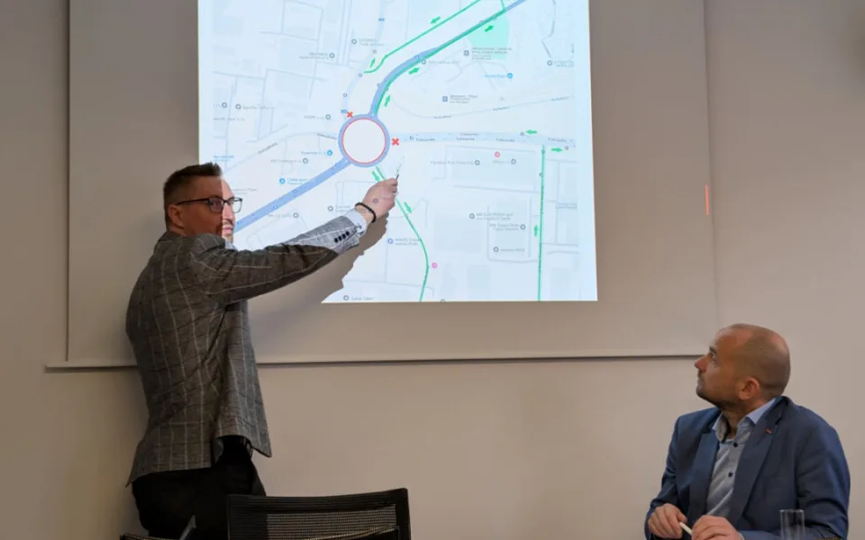 Startuje přestavba obří a velmi vytížené křižovatky ve městě, řidiče čeká půlroční omezení