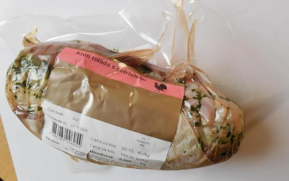Oblíbený řetězec prodával polské maso se salmonelou, zjistila inspekce