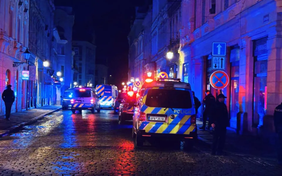 Další obří policejní šťára v centru města. Policisté odhalili 17 opilých mladistvých a jednoho cizince bez povolení k pobytu