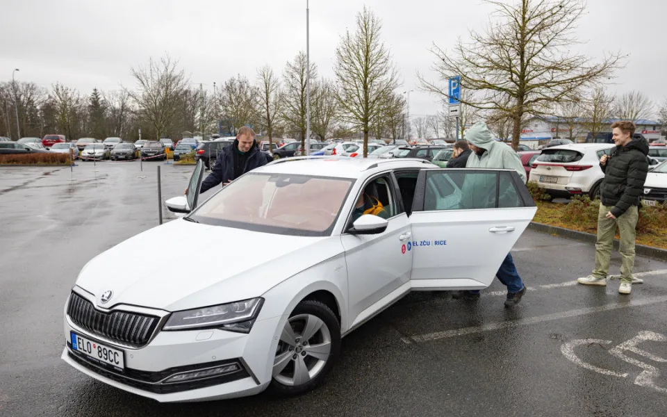 Univerzita chce přilákat studenty na nové programy, nabízí například studium elektromobility