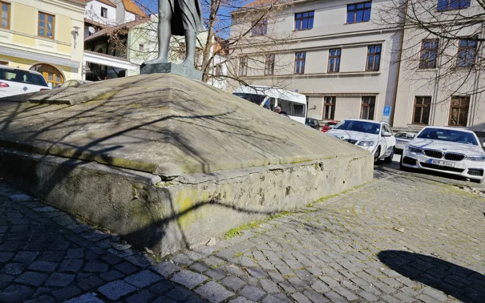 Pomník obětem nacismu se dočká zasloužené opravy, hotovo by mělo být do květnových oslav