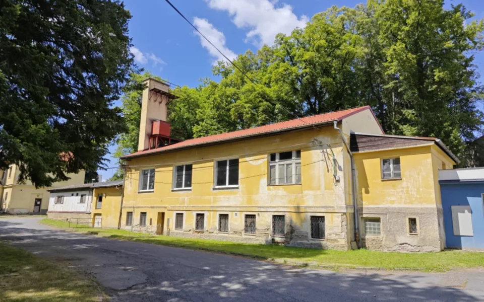 Starou a nevyužívanou tělocvičnu nahradí nová hala se zázemím pro letní kino