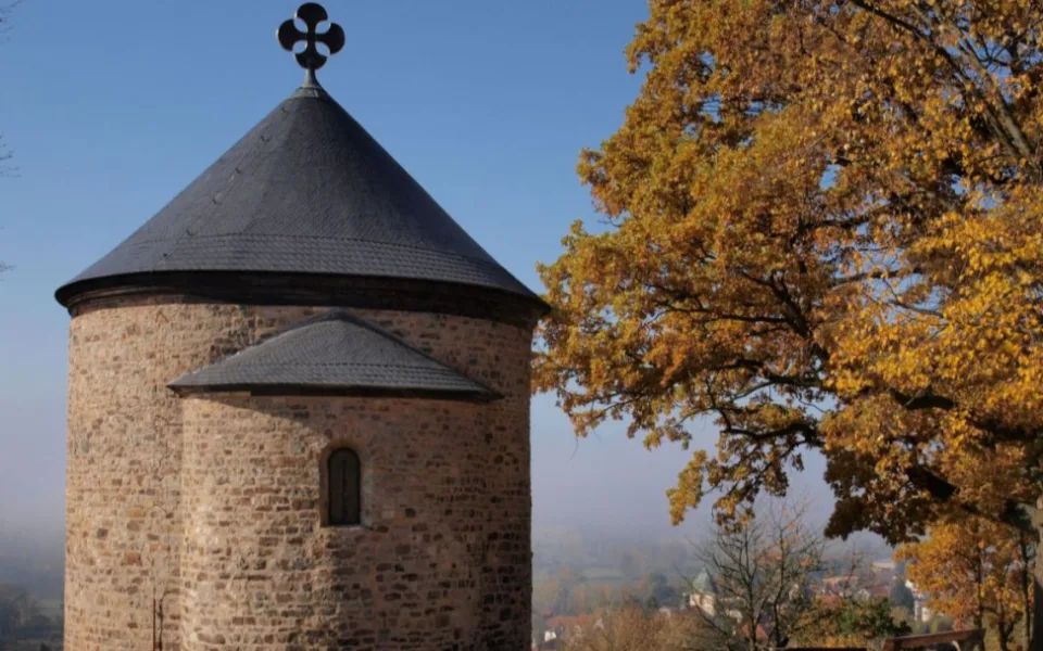Slavná rotunda je jednou z nejstarších dochovaných kamenných staveb v Čechách. Teď je klíčovým prvkem nového vizuálu Starého Plzence