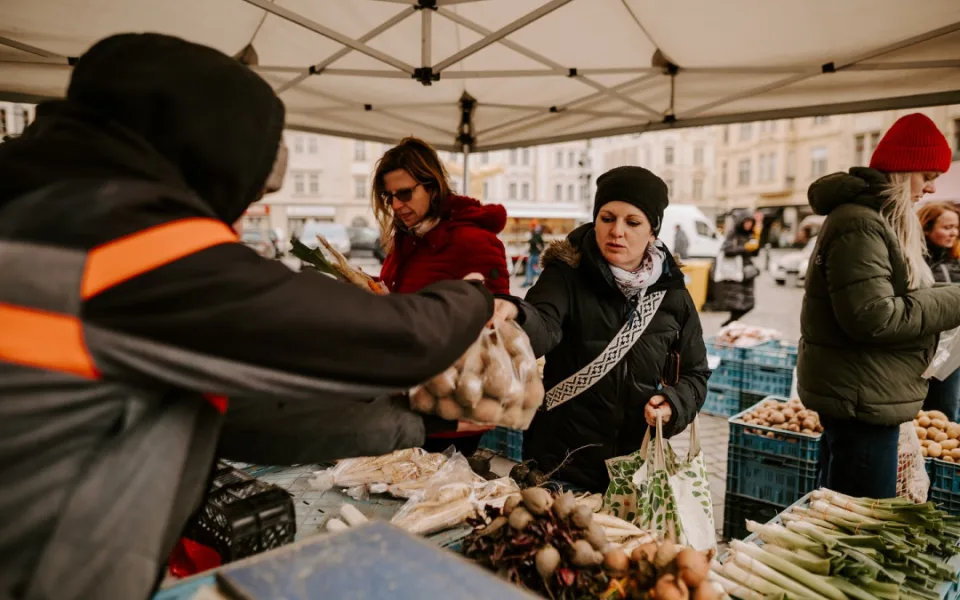 Do centra se vrací oblíbené farmářské trhy, konat se budou každou sobotu až do Vánoc