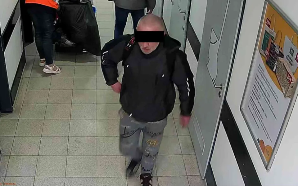 Blesková spolupráce s veřejností zafungovala. Policisté už pp pár hodinách znají totožnost muže ze záběru kamery
