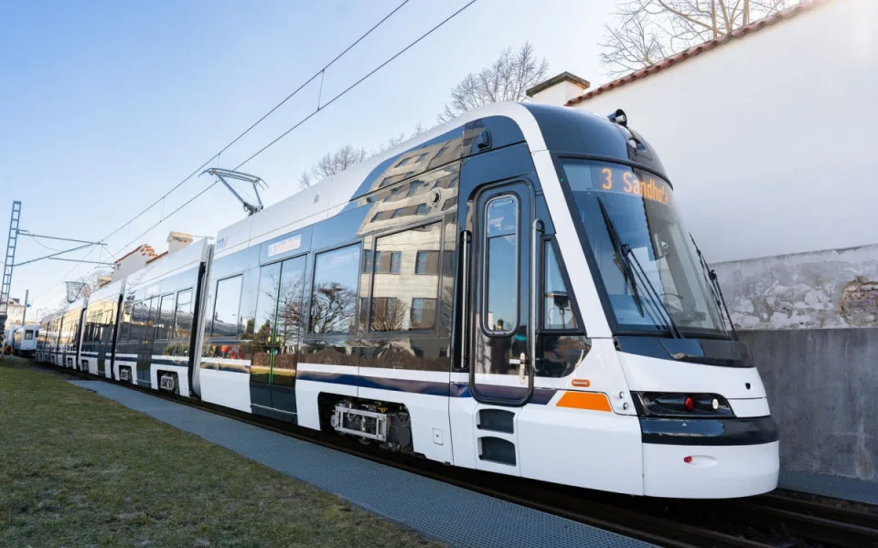 Škodováci vyrobili nejdelší tramvaj na světě, měří téměř 60 metrů. Dvanáct obřích souprav bude jezdit v SRN
