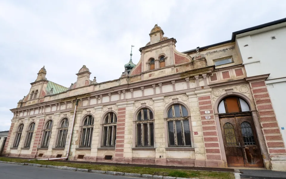 Město vypsalo architektonickou soutěž na dostavbu památkově chráněného kulturního domu Peklo