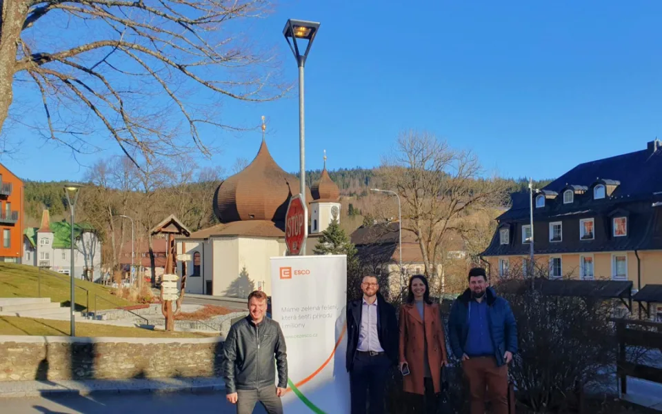 Zleva starosta Železné Rudy Filip Smola, Pavel Dlugi, vedoucí odboru Osvětlení ČEZ ESL, Jan Drahoš a Klára Vejšická-Šourková (oba ČEZ ESL)