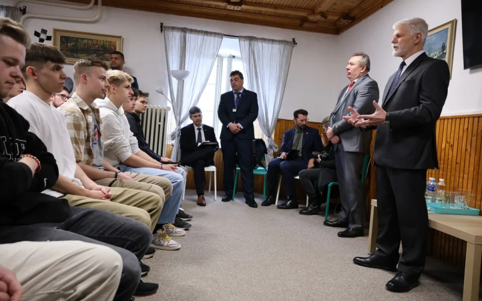 Prezident při debatě se studenty v Oselcích