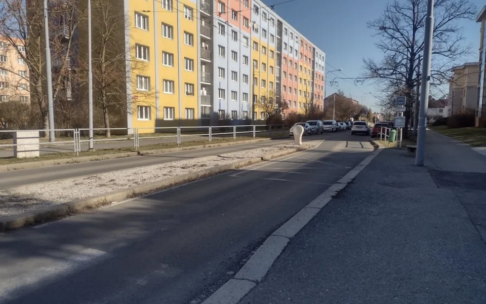 Rekonstrukce ulice Na Dlouhých uzavře provoz i omezí MHD až do července.