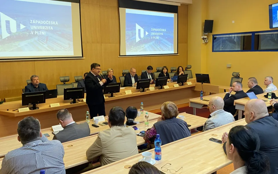 Spoluprací s plzeňskou univerzitou by mohl v Karlovarském kraji vzniknout vysokoškolský ústav