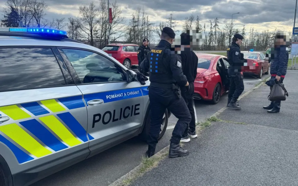 Policisté v dubnu uskutečnili rozsáhlou síť pobytových kontrol cizinců