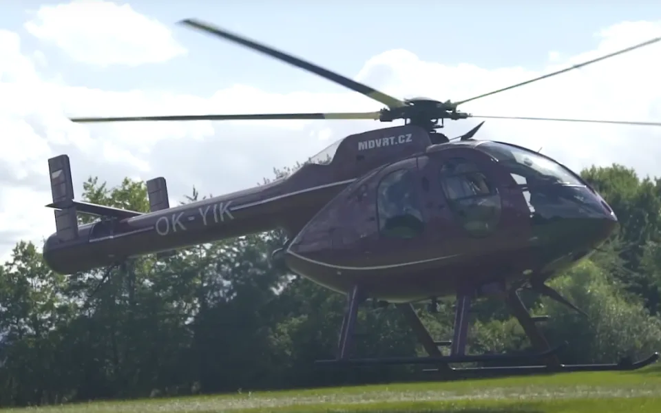 Podnikatel se publicitě vyhýbá. Je možné ho ale zahlédnout v reklamním klipu, kde vystupuje jako pilot svého vrtulníku.