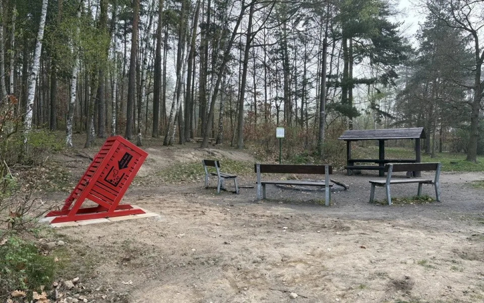 U veřejných ohnišť se objevily červené uhláky, inspirace přišla z daleké Kanady