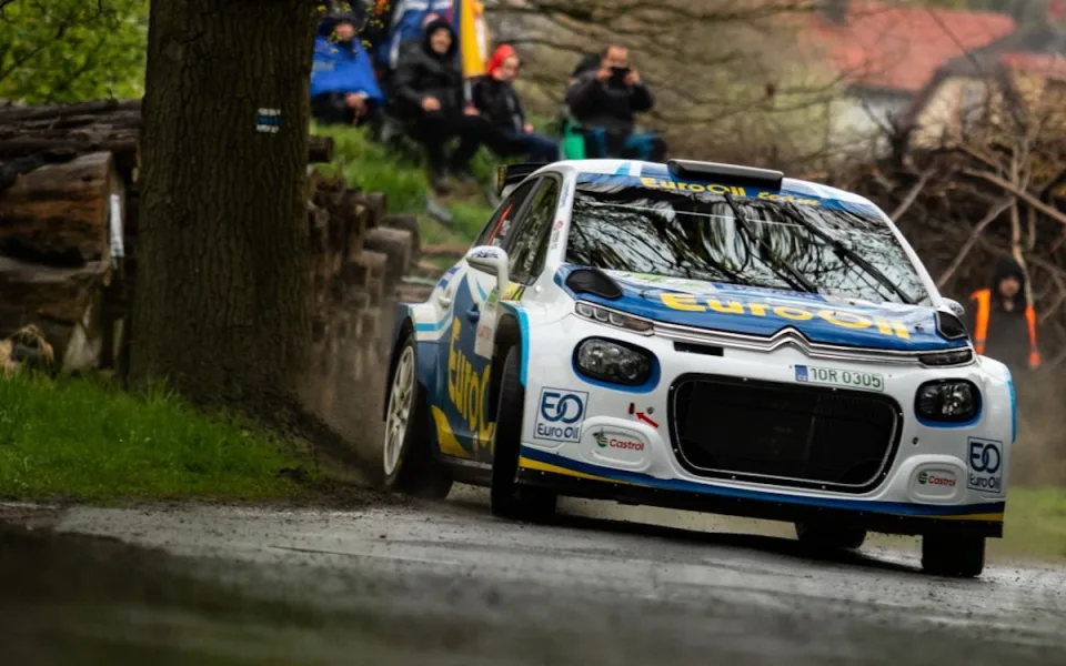 V čele Rallye Šumava Klatovy je po první etapě Rakušan Wagner, druhý je