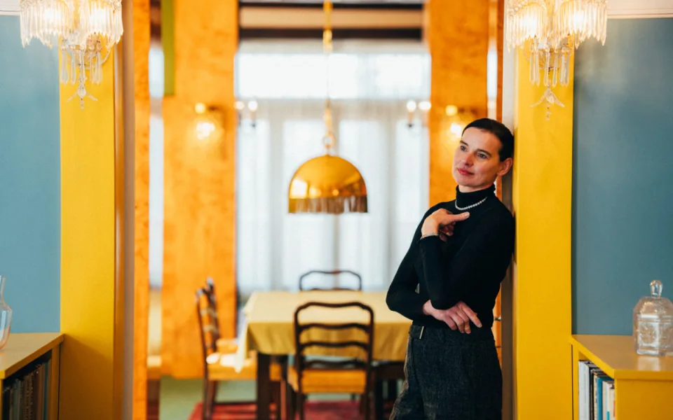 Gabriela Brummelová s láskou pečuje o jedinečný Loosův interiér uvnitř slavného domu