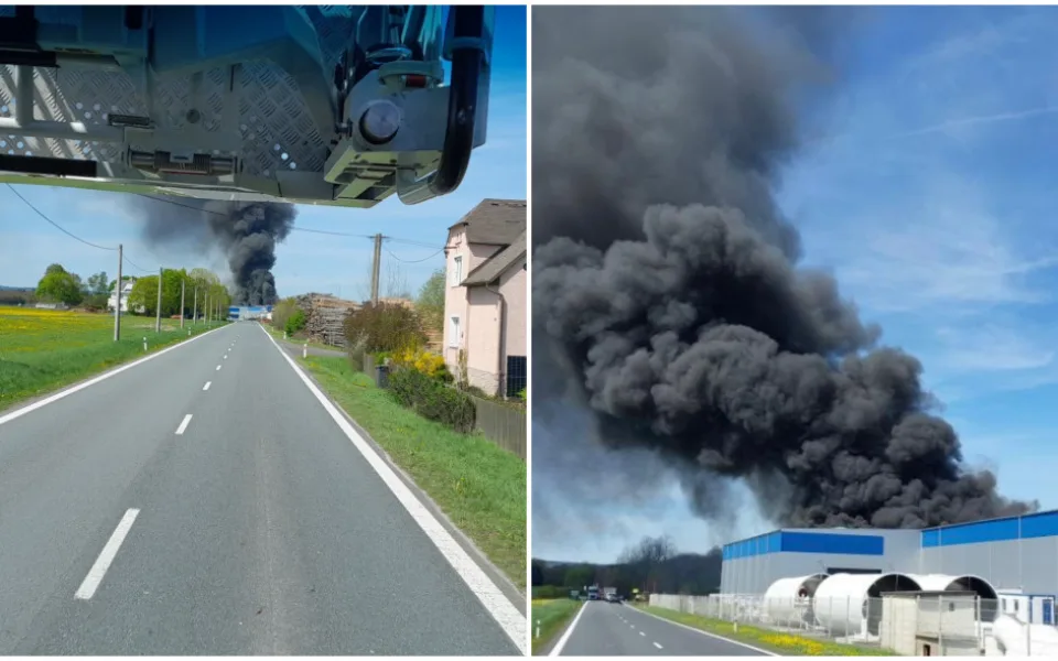 Jeden mrtvý při rozsáhlém požáru lakovny, hasiči evakuovali desítky lidé