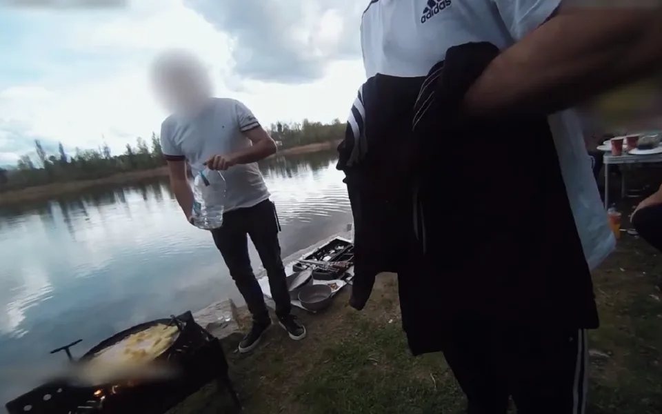 VIDEO: Lidé i přes zákaz rozdělávají ohně, kde nemají. Začaly padat pokuty