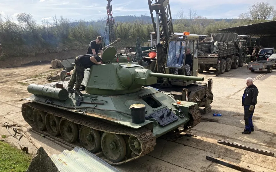Utajený hrdina znovu ožívá. V Muzeu na demarkační linii v Rokycanech vzniká tank jako pocta generálu Buršíkovi