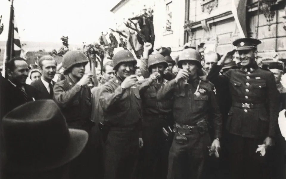 Před 80 lety otevřeli američtí osvoboditelé ve Starém Plzenci první lahve sektu