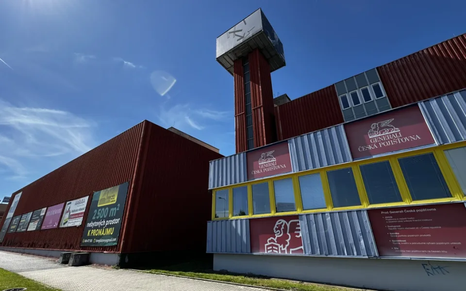 Obří tajemnou budovu mohli lidé po desítkách let poprvé prozkoumat i zevnitř
