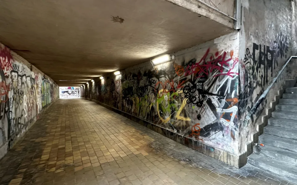 Podchod hrůzy pod Rokycanskou třídou zmizí. Ulici překlene lávka dlouhá 116 metrů