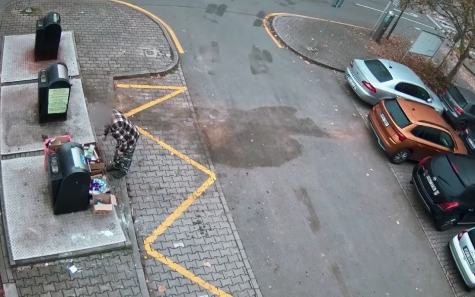 Založil skládku přímo pod dohledem kamer, policii marně sliboval, že se polepší