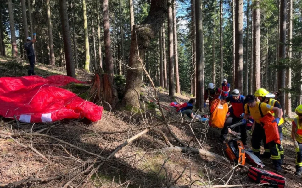 Ilustrační foto je z podobné nehody paraglidisty na Šumavě