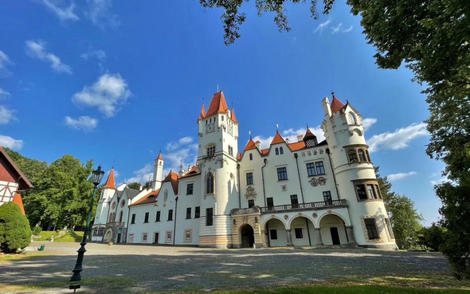 Pohádkový zámek v Žinkovech našel po letech svého kupce a konečně opět ožije
