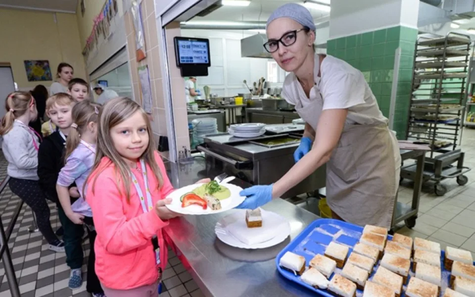 Jídelny plzeňských škol porovnaly své kuchařské umění. Rozhodly luštěniny a ryba