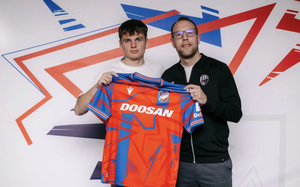 Fotbalová Plzeň má novou posilu, záložník Višinský podepsal smlouvu na tři roky