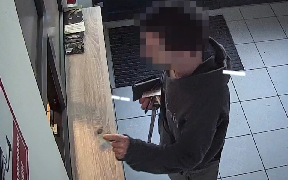 Když muž přišel na služebnu městské policie pro ztracený mobil, netušil, že bude mít odvoz s ozbrojeným doprovodem