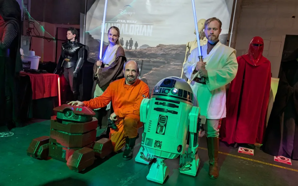 Modelář si postavil dva droidy z oblíbené ságy Star Wars, pomýšlí i na legendu C-3PO