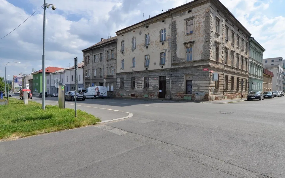 Plzeň opraví za 68 milionů dva bytové domy, zázemí tam najdou rodiny i potřebné profese