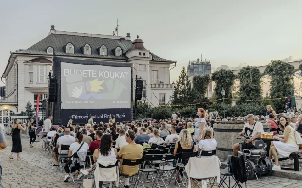 Letní kino na místech, kde byste to nečekali. Promítání bude v pivovaru i ve stodole