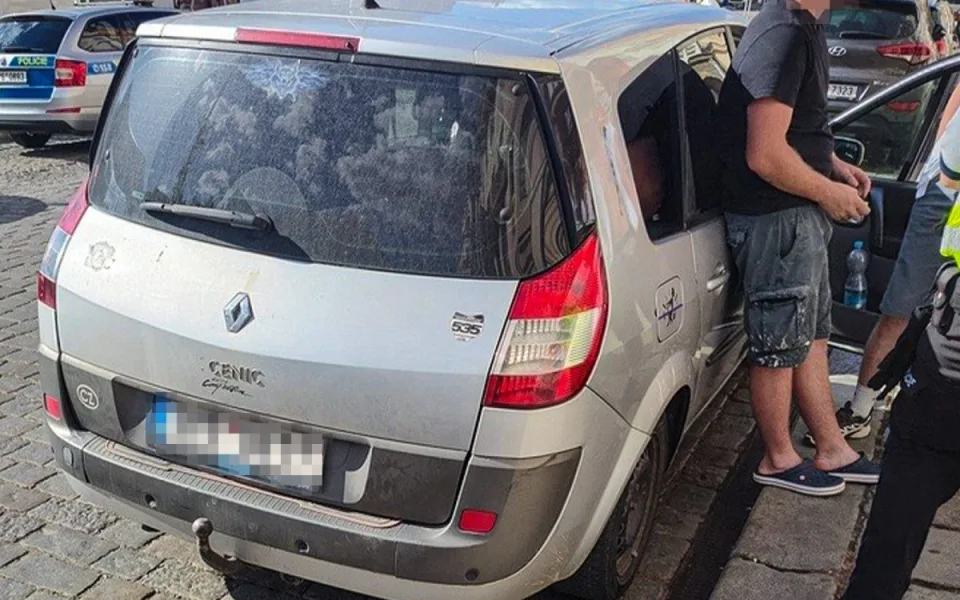 Malý problém odhalil u ledově klidného motoristy mnohem závažnější potíže