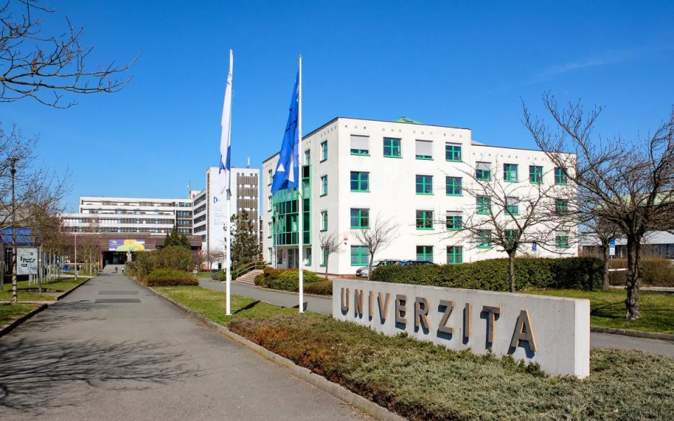 Západočeská univerzita přijímá přihlášky do druhých kol.