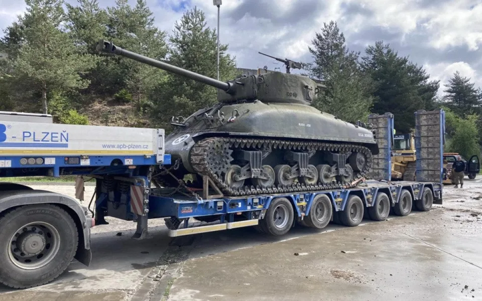 Tank při loňském stěhování z plzeňské zoo.