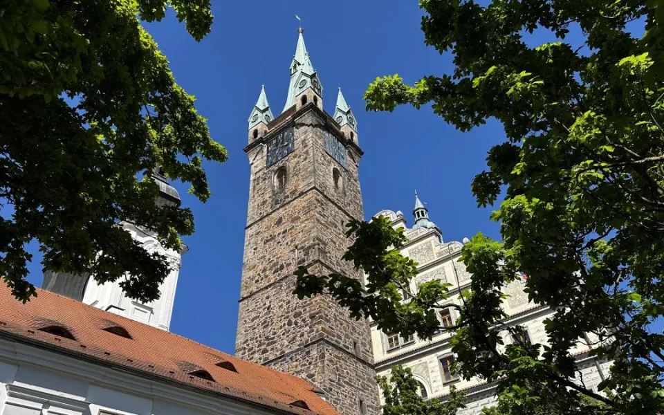 Lanková síť definitivně uzavře ochoz slavné Černé věže. Má zabránit dalším sebevražedným skokům