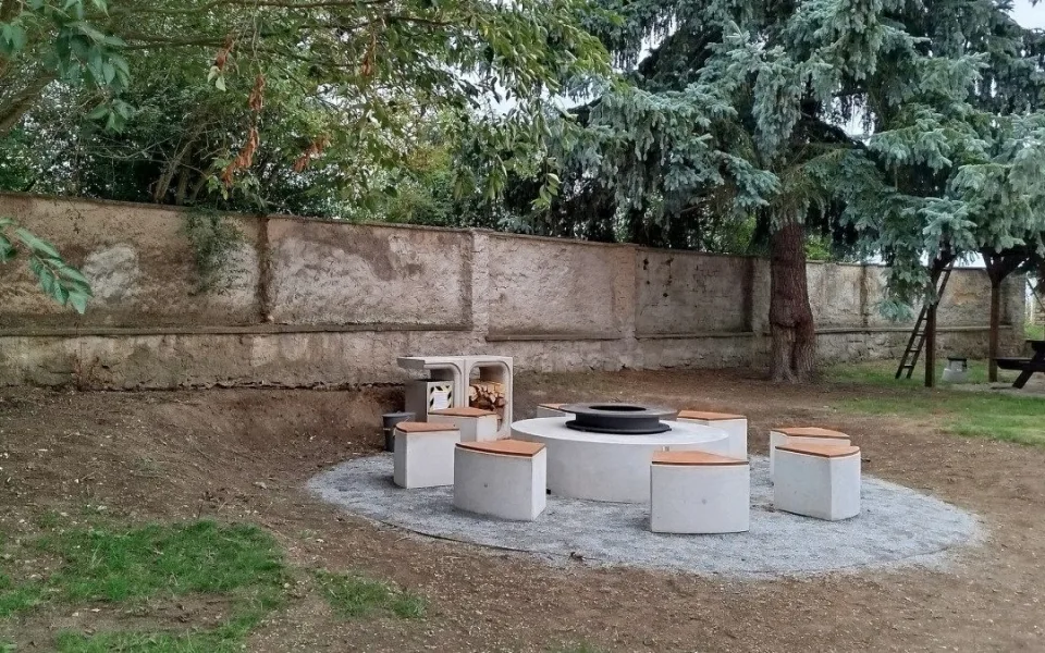 Nové veřejné ohniště v Černicích